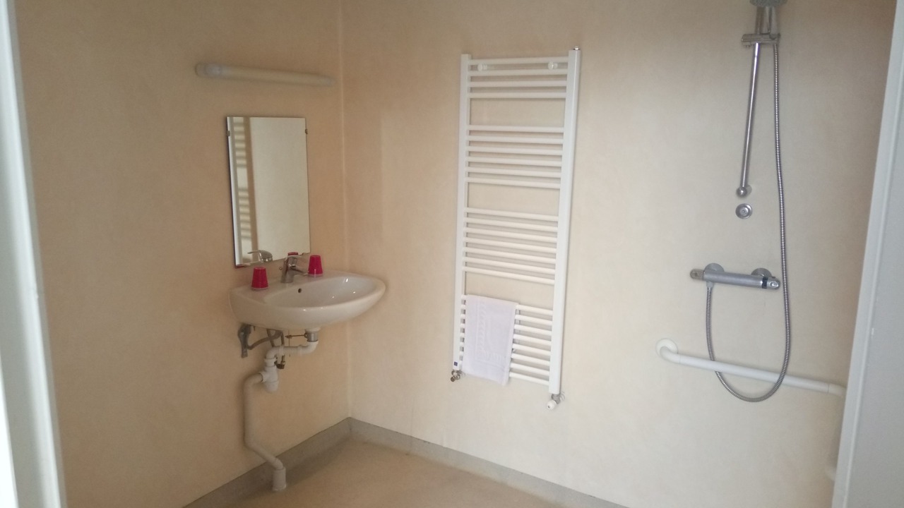Photo of Bathroom in Peronne