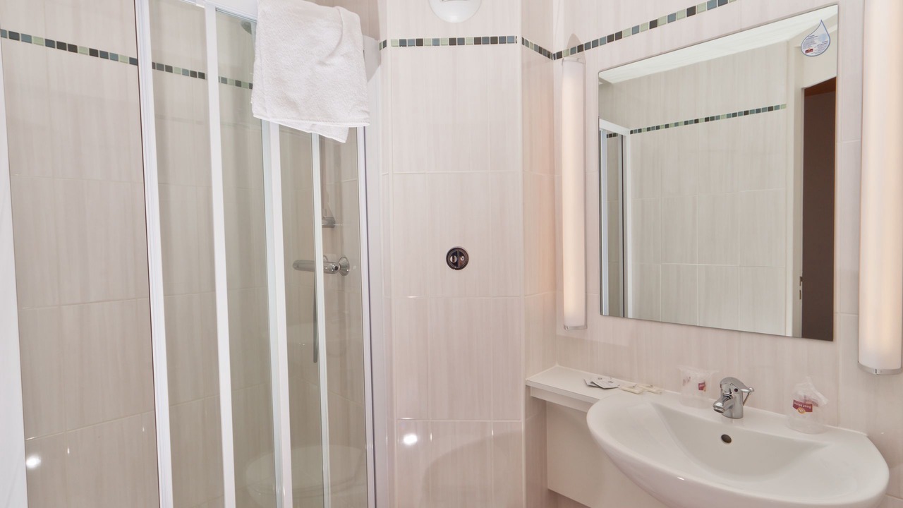 Photo of Bathroom in Val-de-Reuil