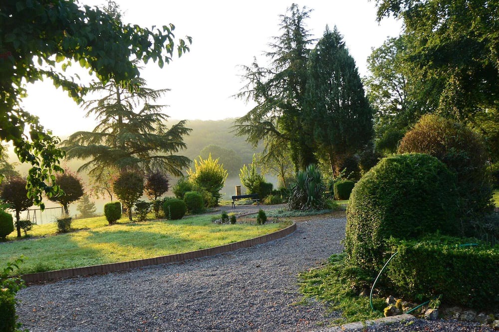 Photo of Outdoor in Englancourt