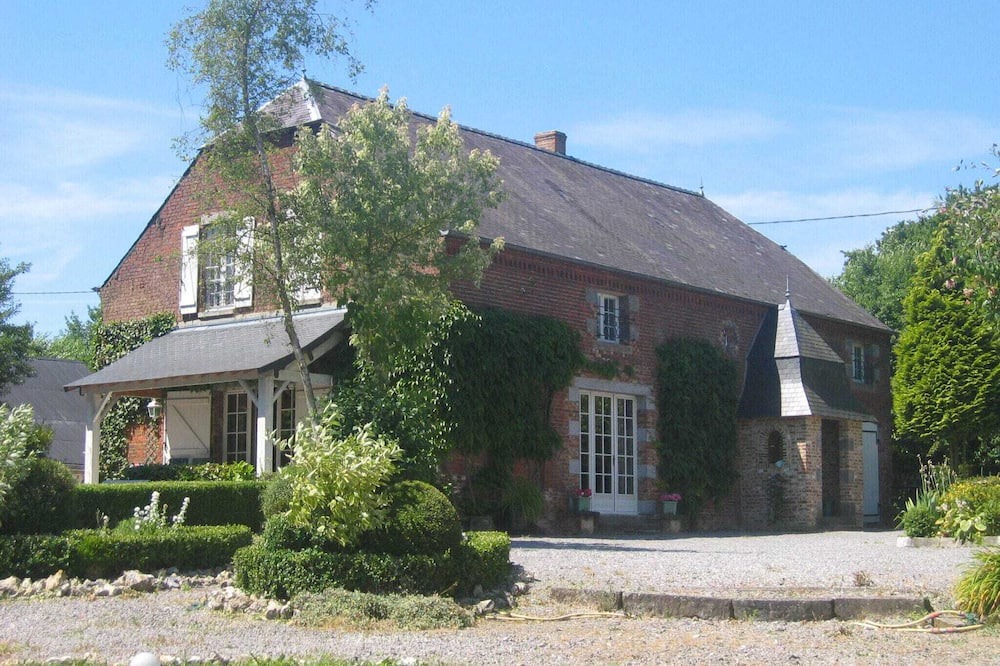 Photo of Outdoor in Englancourt