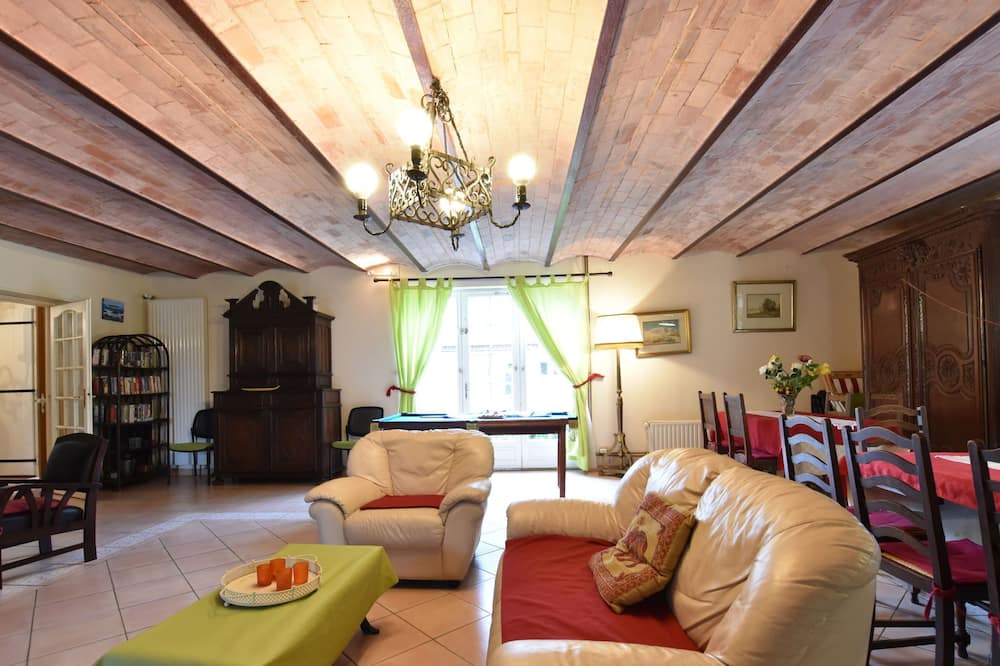 Photo of Livingroom in Englancourt