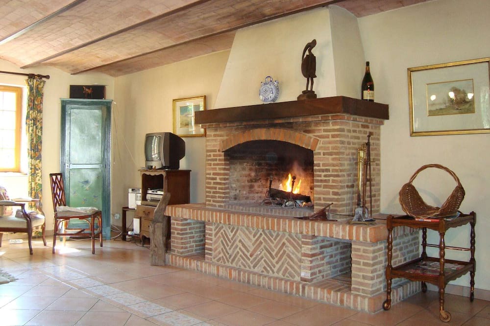 Photo of Livingroom in Englancourt