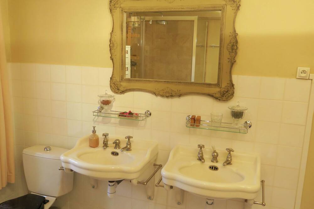 Photo of Bathroom in Onlay