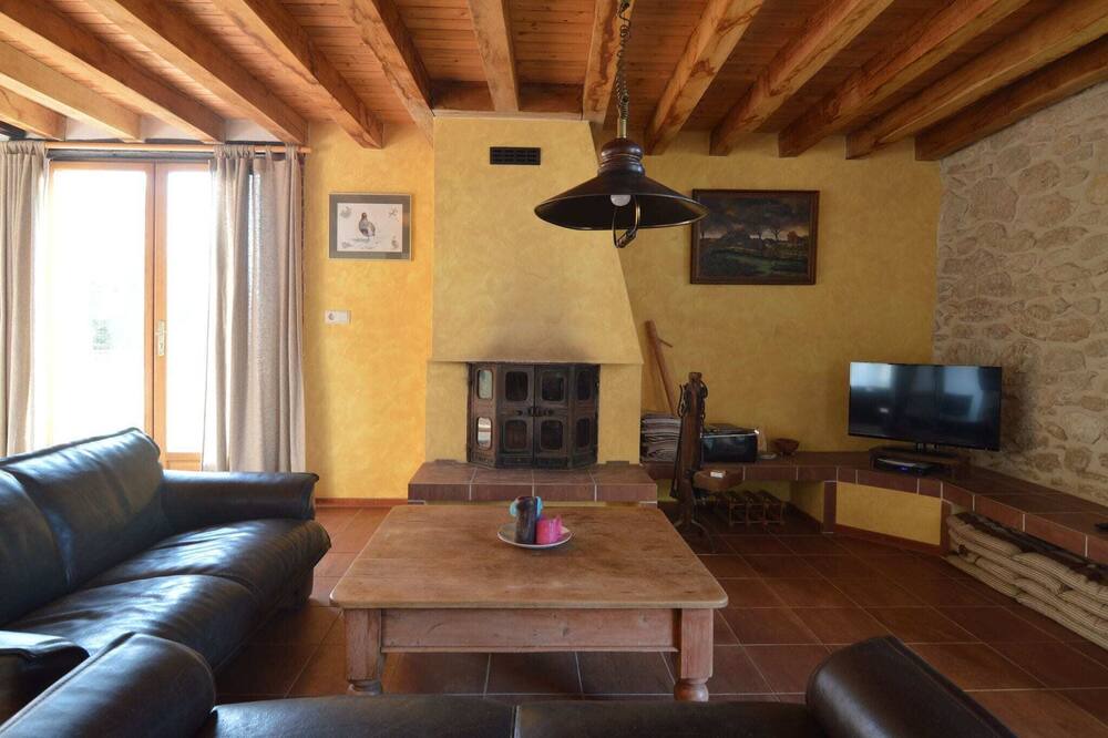 Photo of Livingroom in Oussoy-en-Gatinais