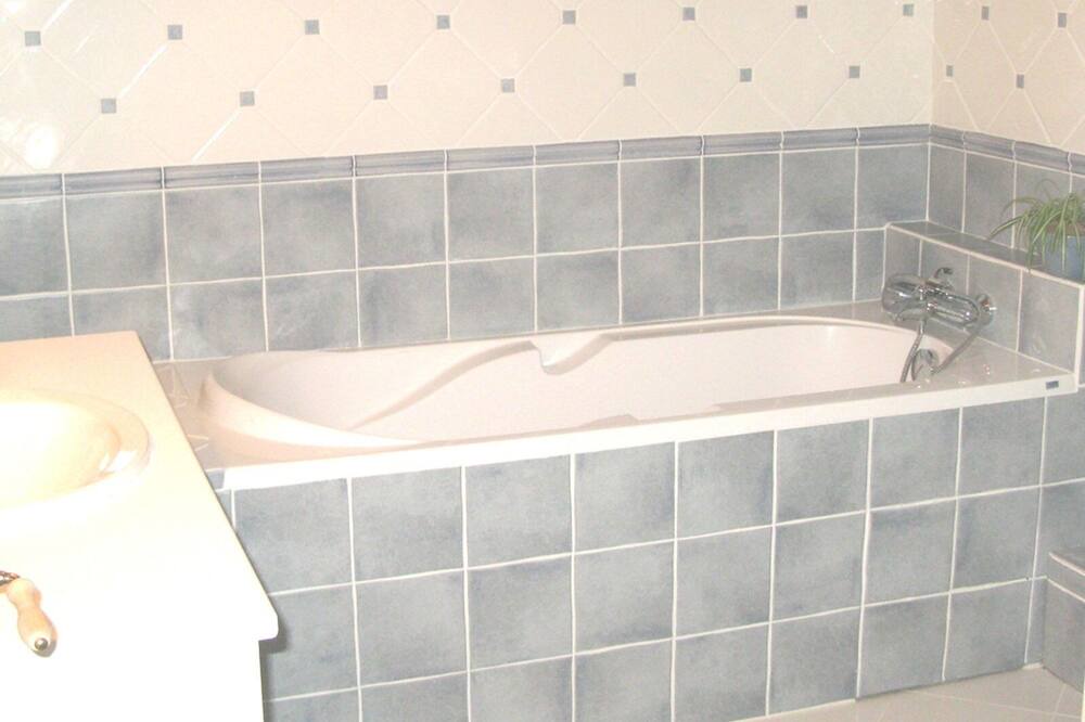 Photo of Bathroom in Bois-le-Roi
