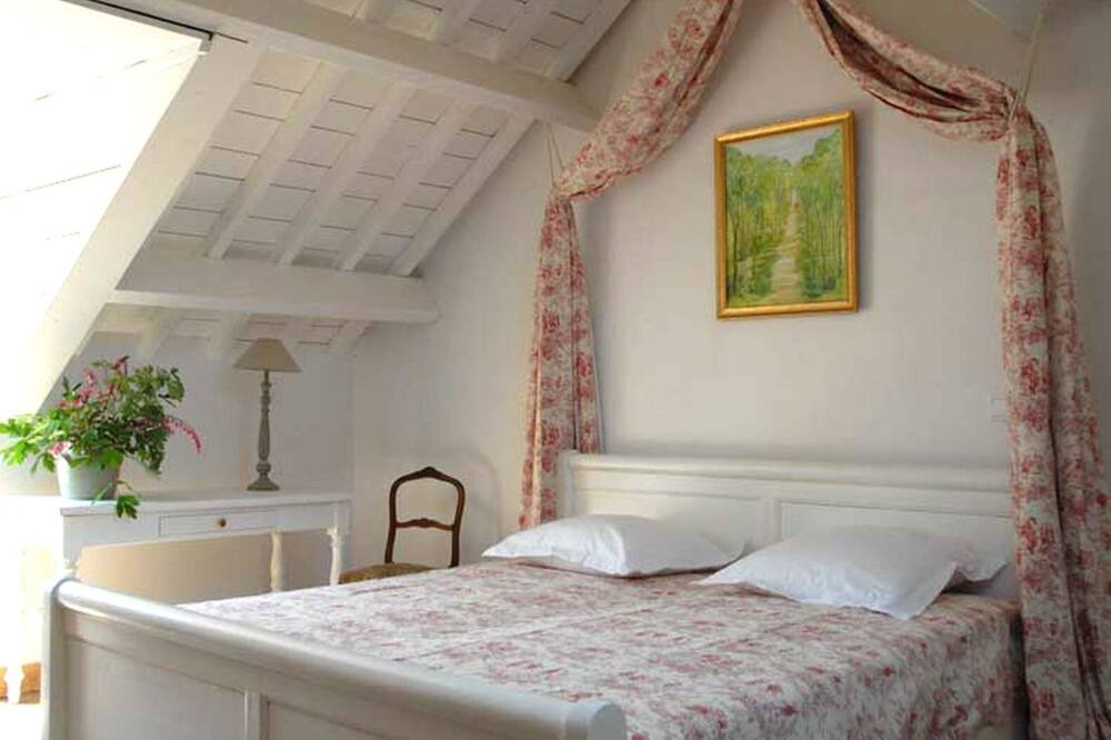Photo of Bedroom in Bois-le-Roi
