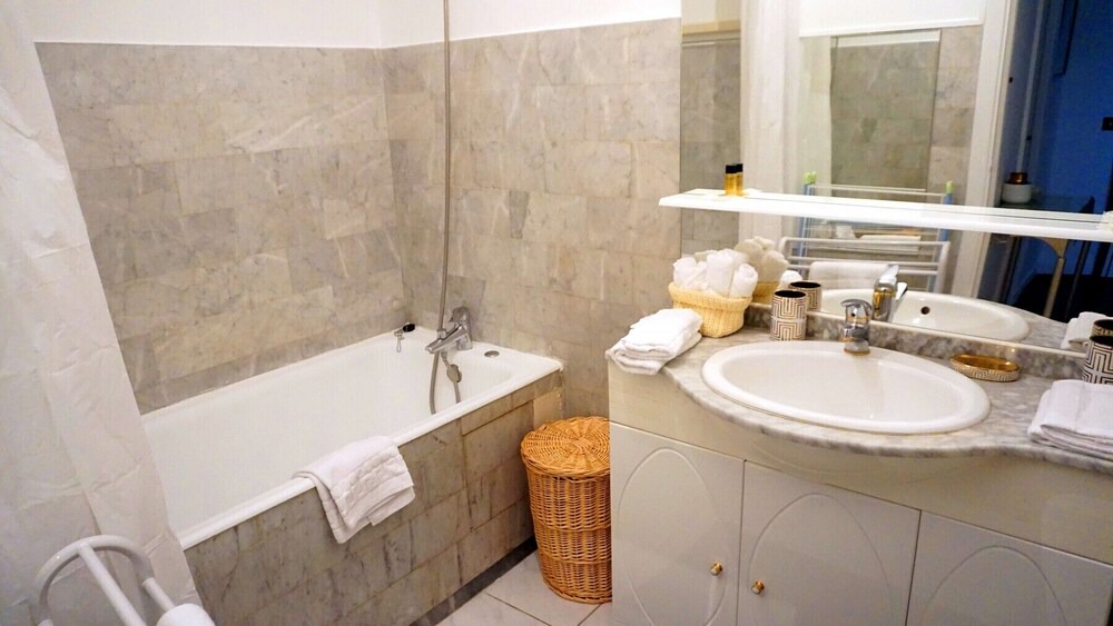 Photo of Bathroom in Faubourg-du-Roule