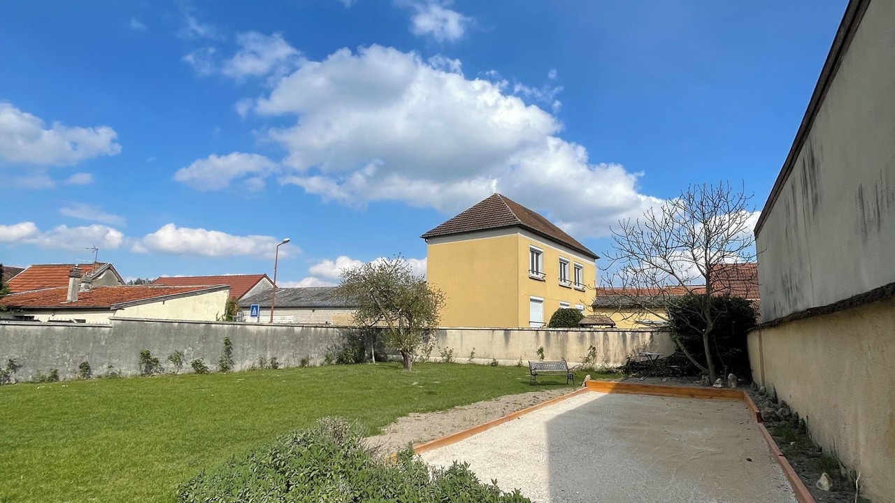 Photo of Outdoor in Athis