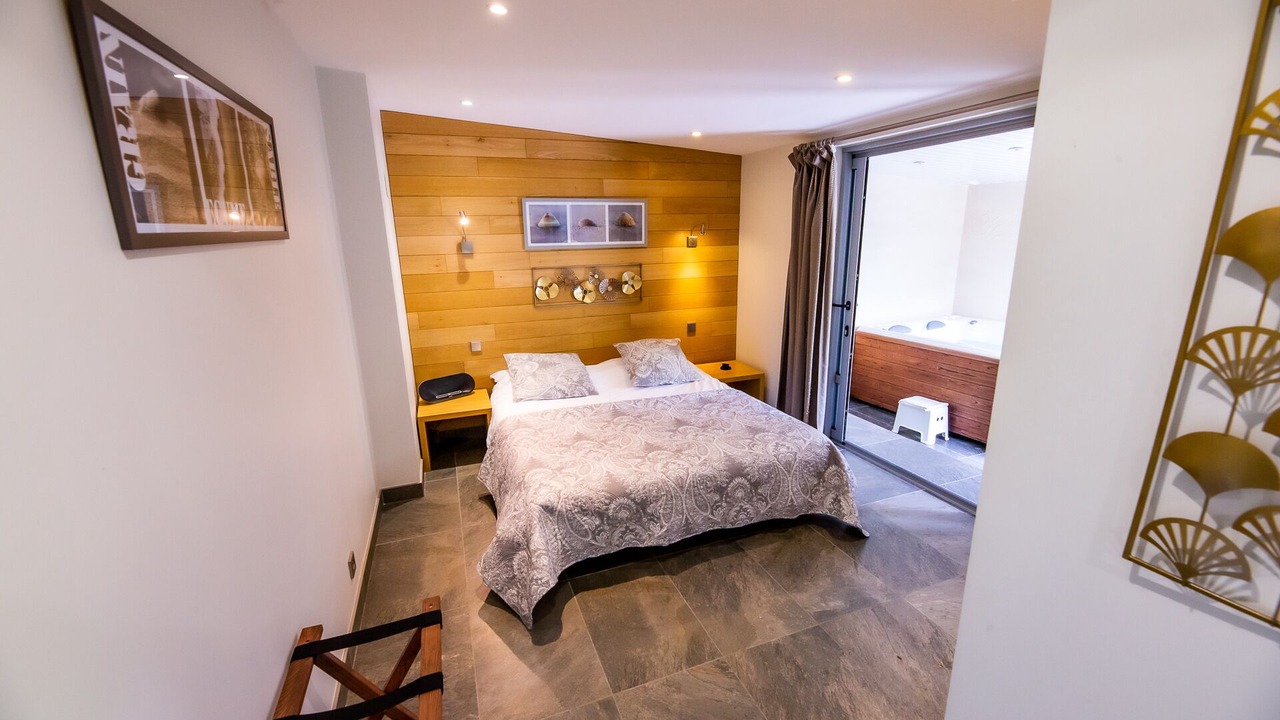 Photo of Bedroom in Saint-Wambert-des-Trois-Vallees