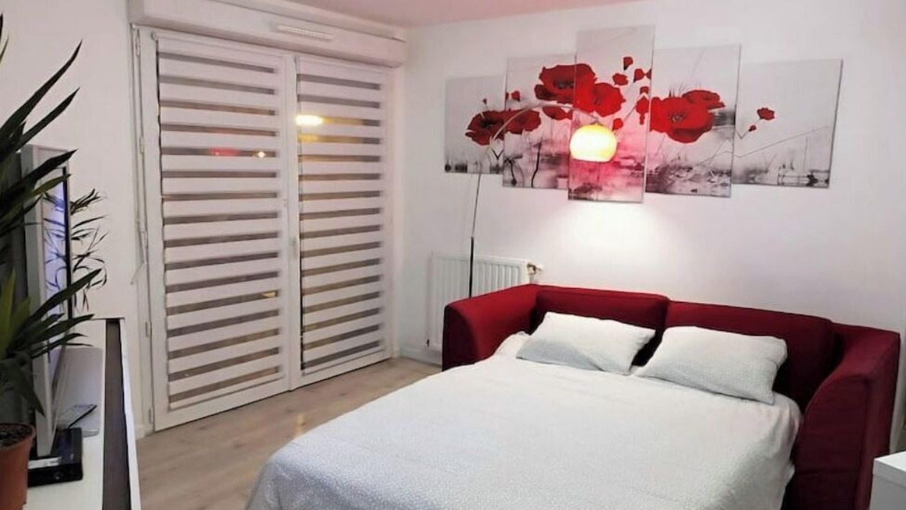 Photo of Bedroom in Romainville