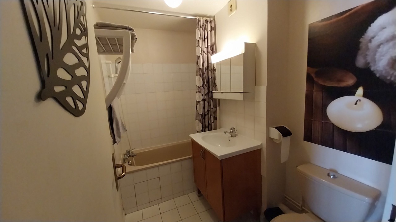 Photo of Bathroom in Faubourg-Raines