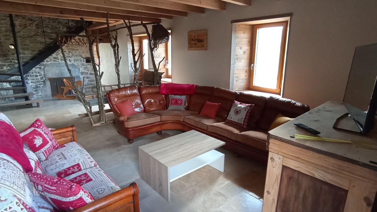 Photo of Livingroom in Guyans-Vennes