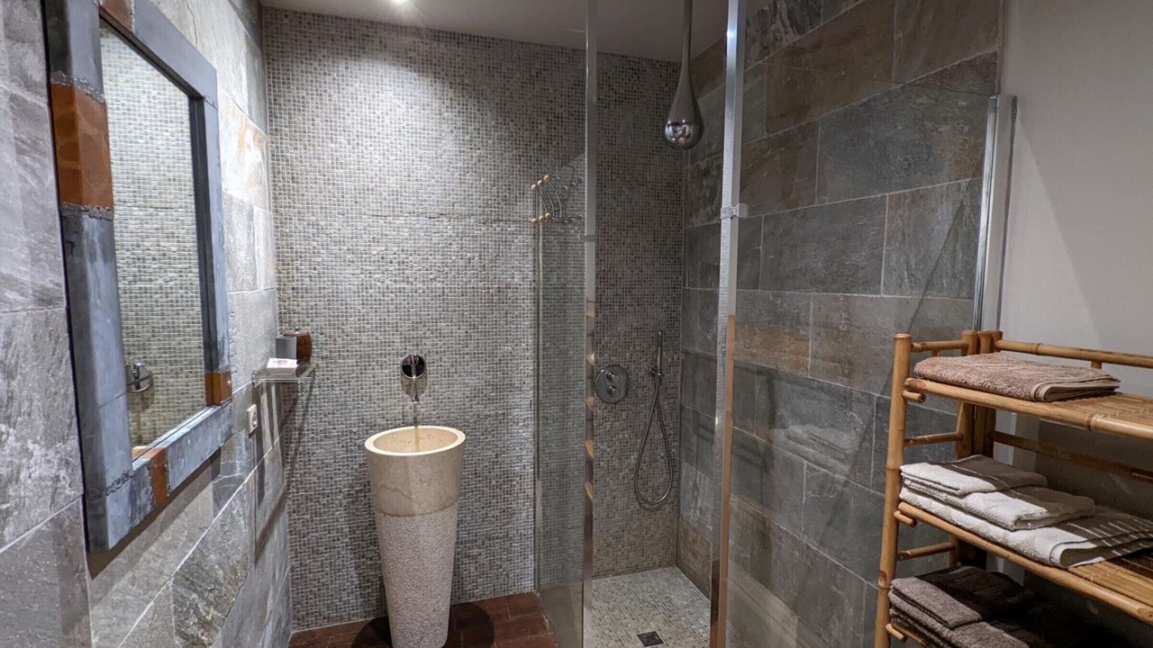 Photo of Bathroom in Guizengeard