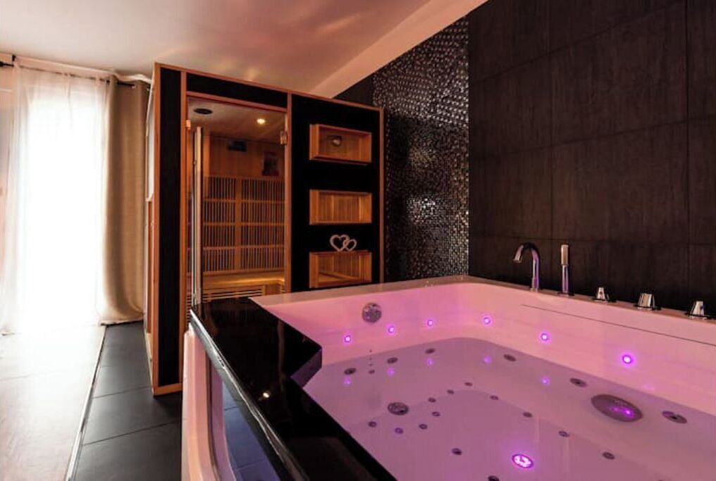 Photo of Bathroom in Faubourg North
