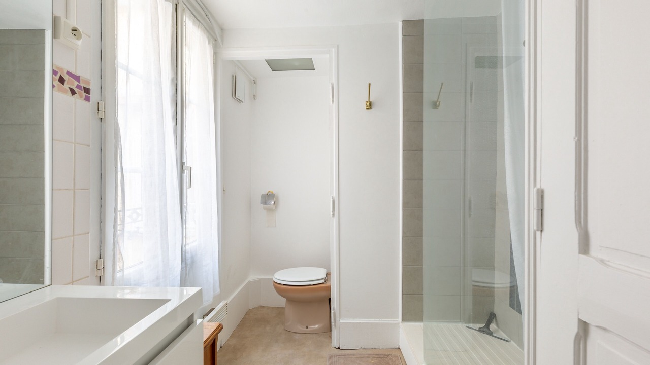 Photo of Bathroom in Rouen City Centre