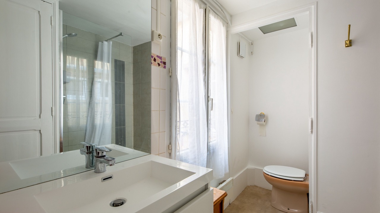 Photo of Bathroom in Rouen City Centre