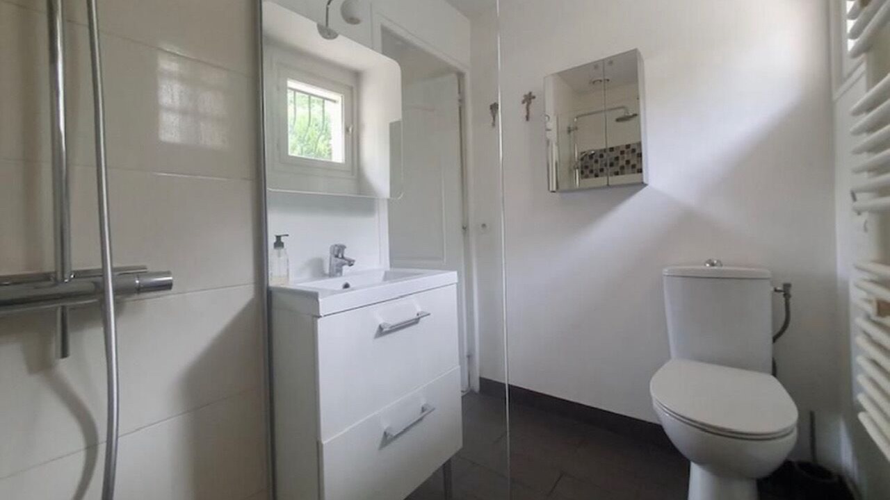 Photo of Bathroom in Buc