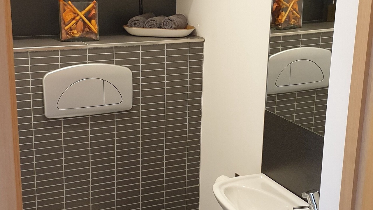 Photo of Bathroom in Barr