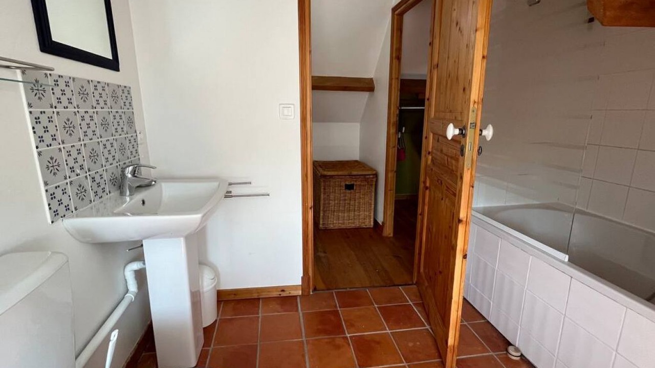 Photo of Bathroom in Arry