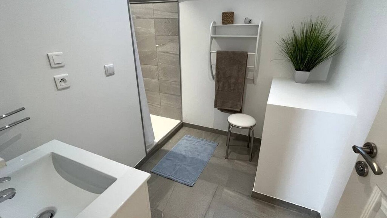 Photo of Bathroom in Arry