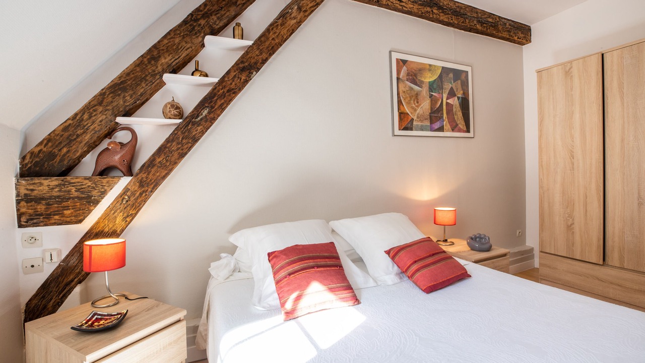 Photo of Bedroom in Beaune City Centre
