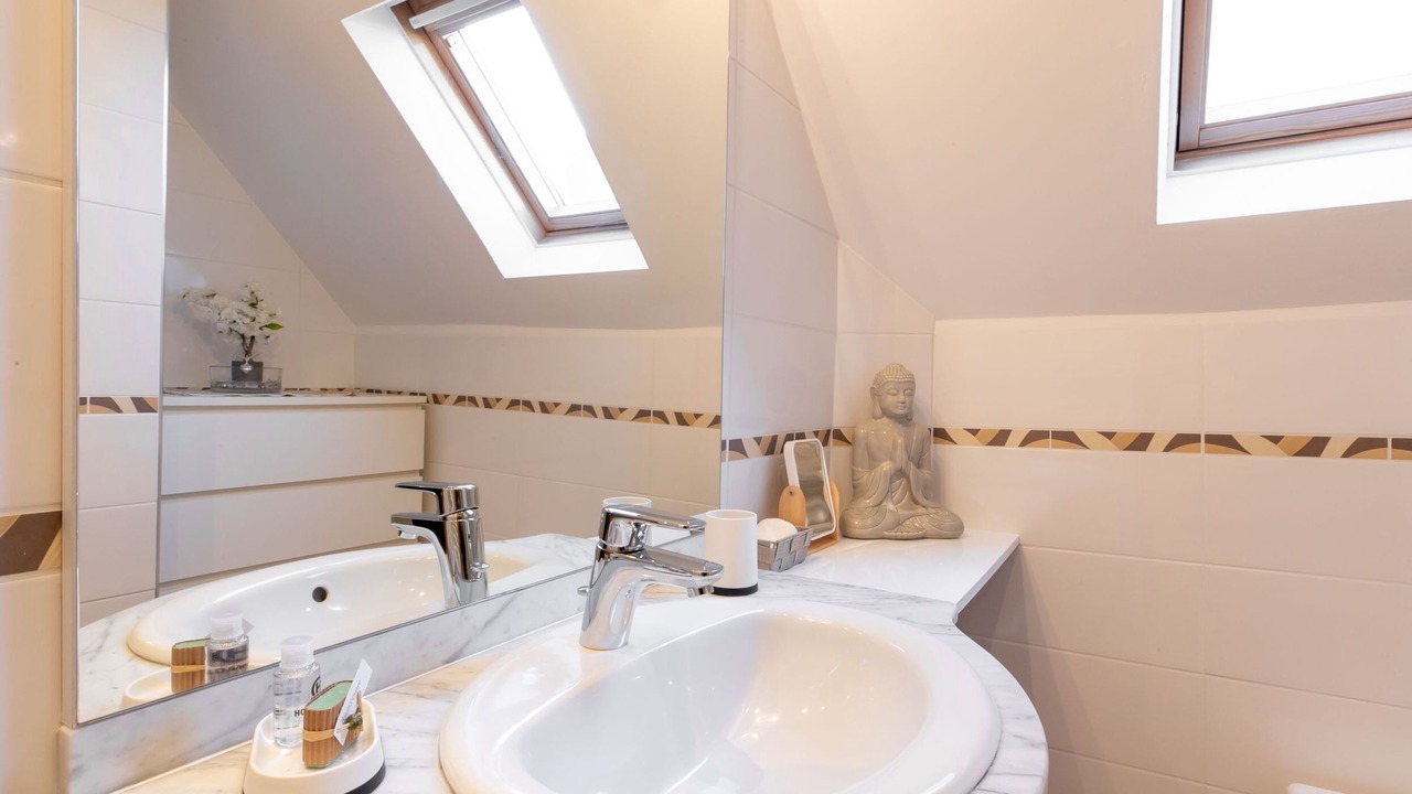 Photo of Bathroom in Beaune City Centre