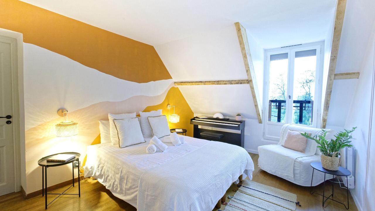 Photo of Bedroom in Neauphle-le-Chateau