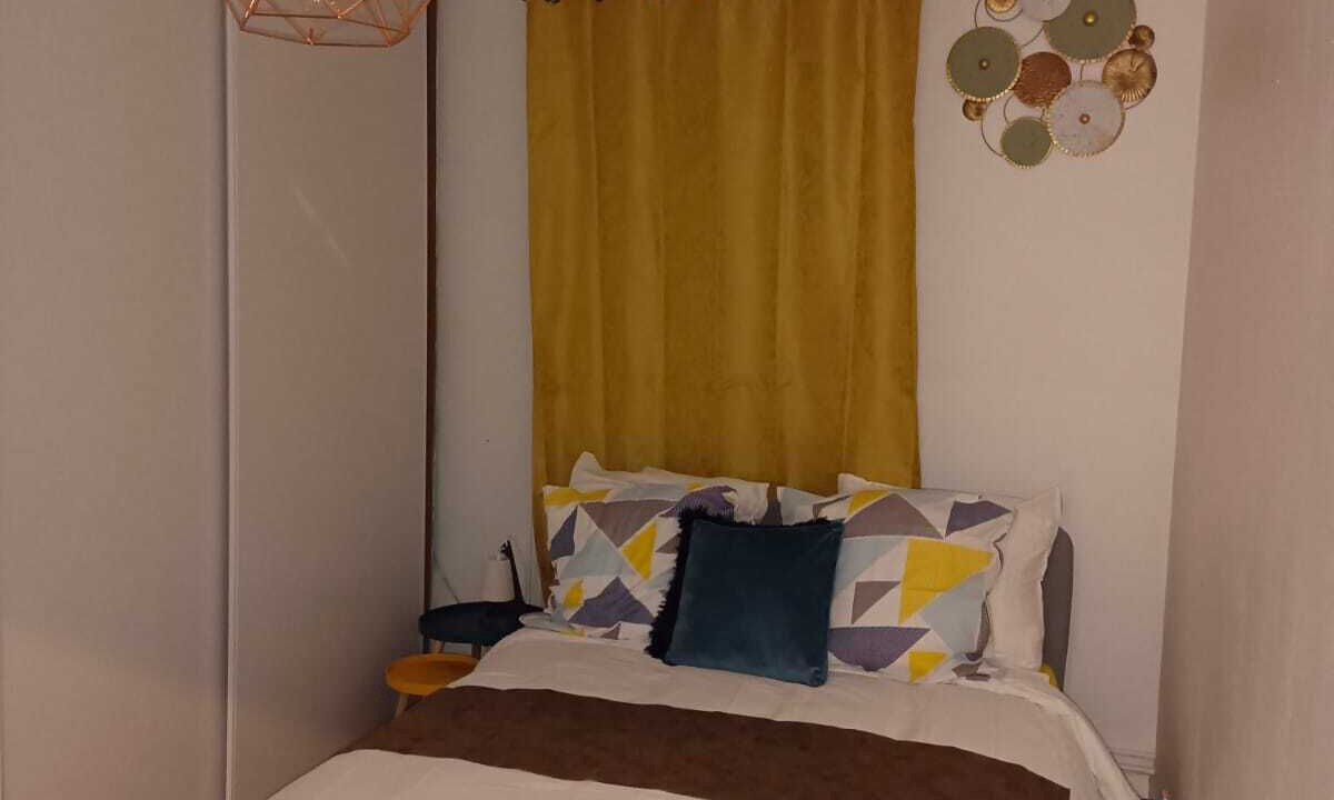 Photo of Bedroom in Stains
