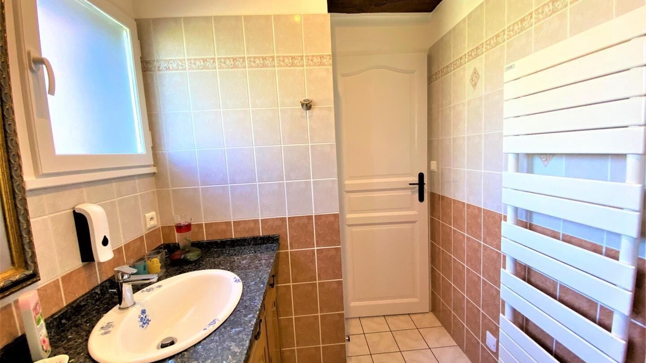 Photo of Bathroom in Claville-Motteville