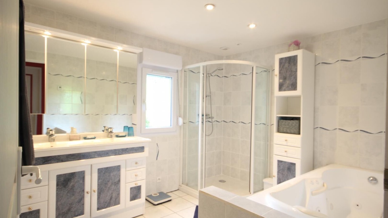 Photo of Bathroom in Blainville-Crevon