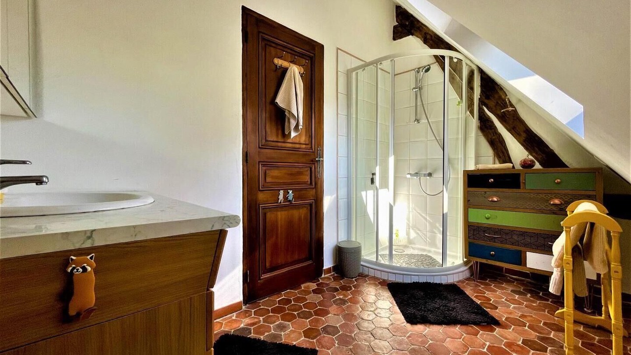 Photo of Bathroom in Isneauville