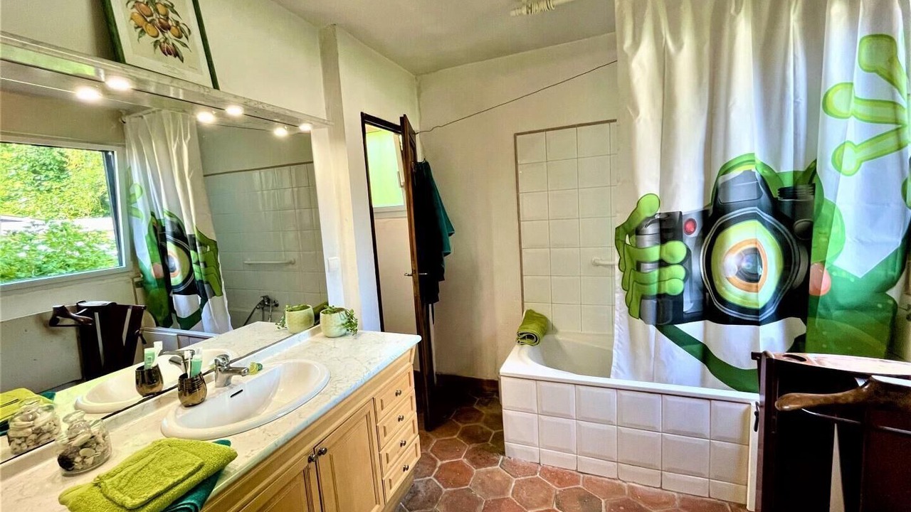 Photo of Bathroom in Isneauville
