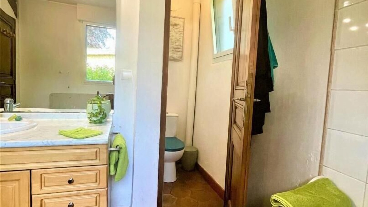 Photo of Bathroom in Isneauville