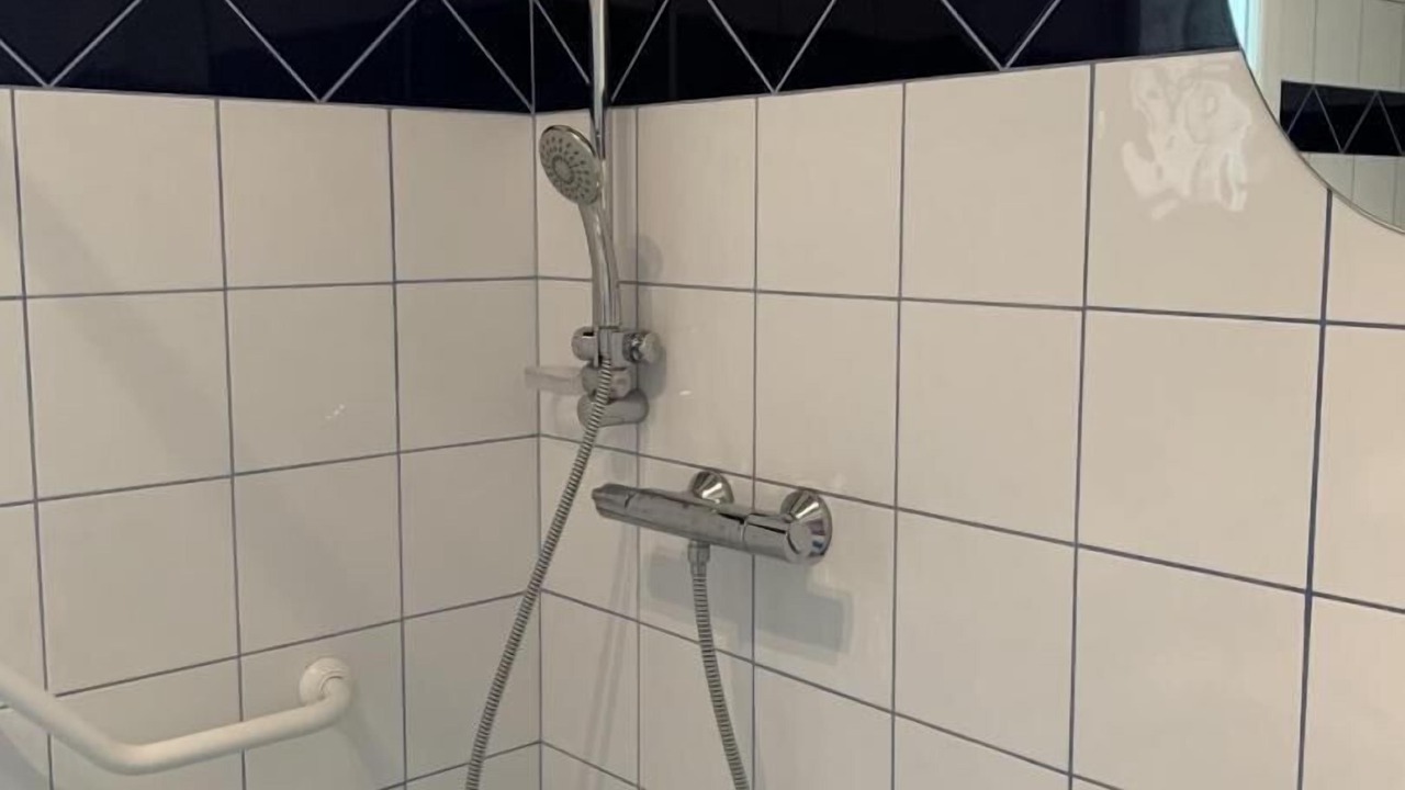 Photo of Bathroom in Saint-Vaast-Dieppedalle