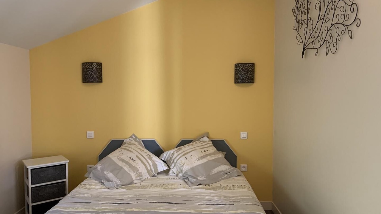 Photo of Bedroom in Arelaune-en-Seine