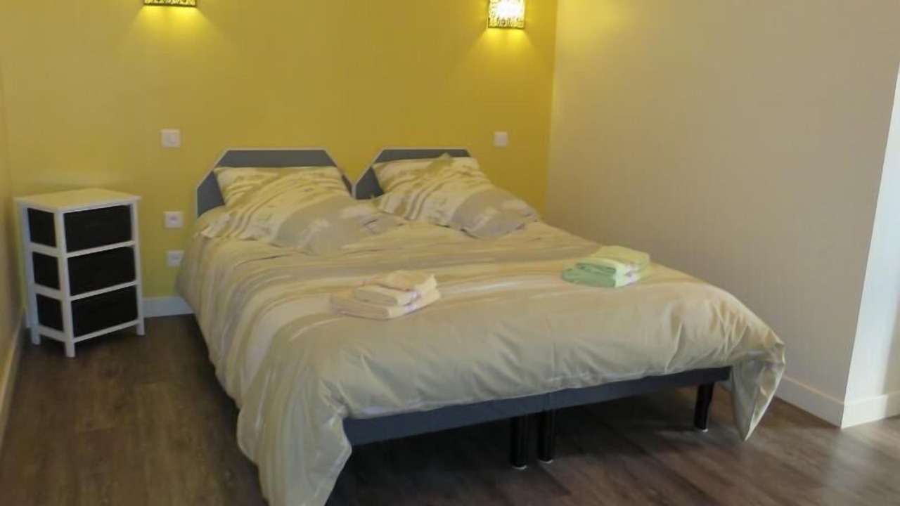 Photo of Bedroom in Arelaune-en-Seine