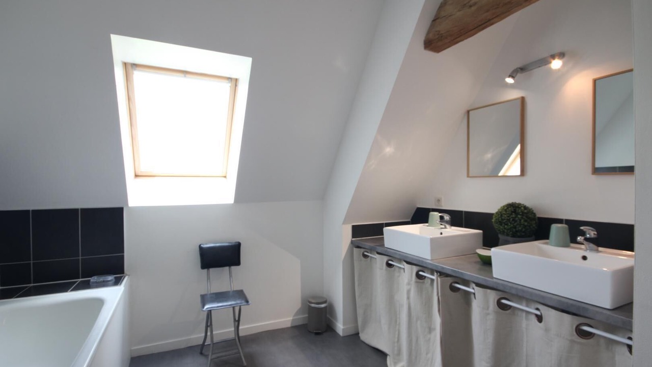 Photo of Bathroom in Envronville