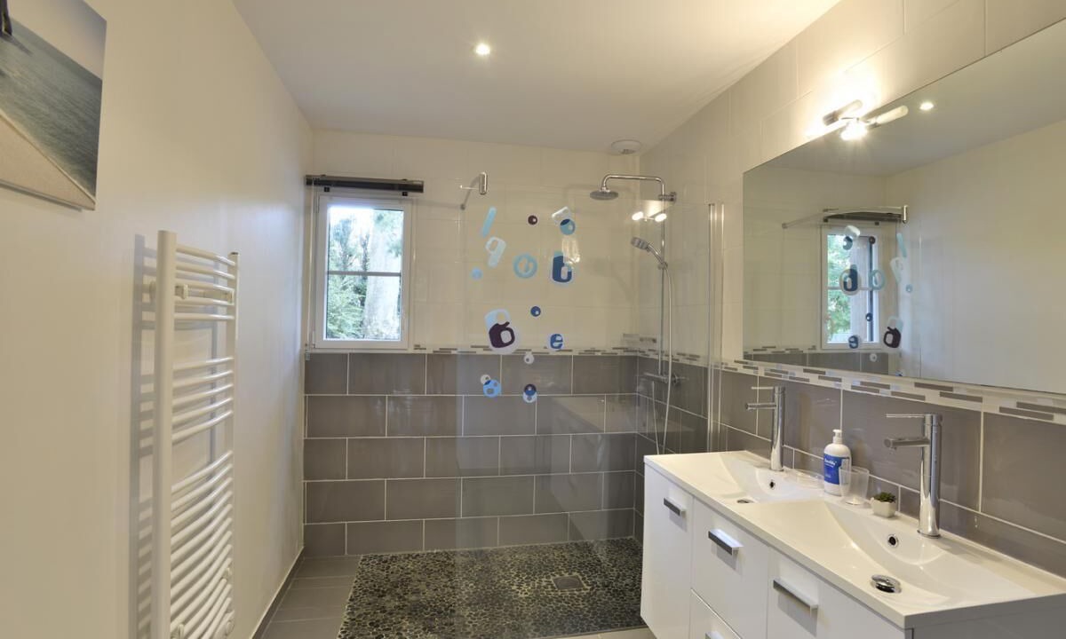 Photo of Bathroom in Houdetot