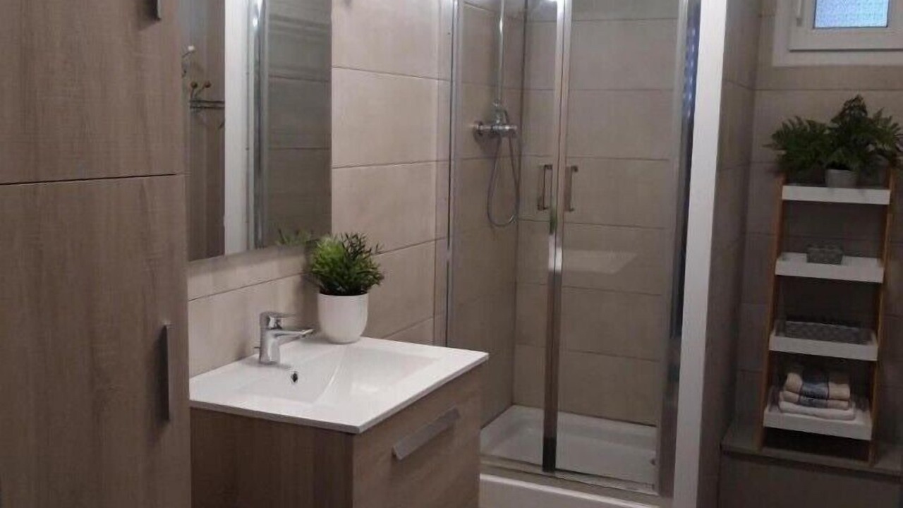 Photo of Bathroom in Saint-Remy-Boscrocourt