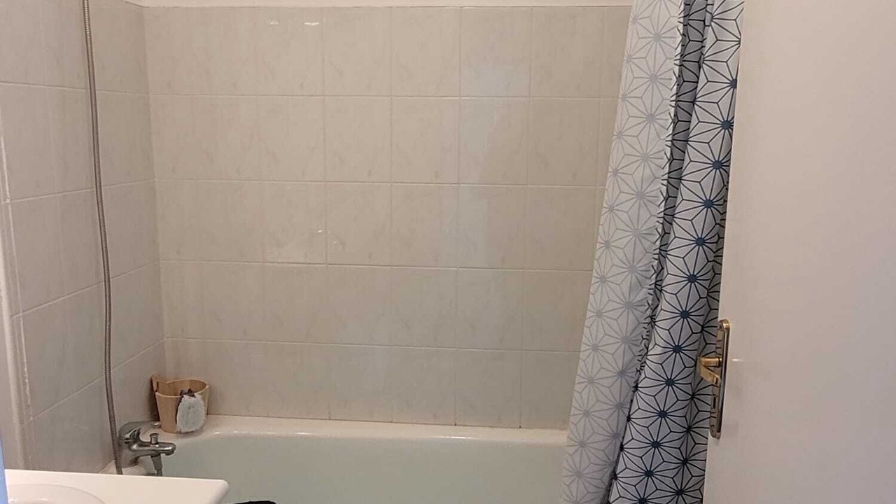 Photo of Bathroom in Emerainville