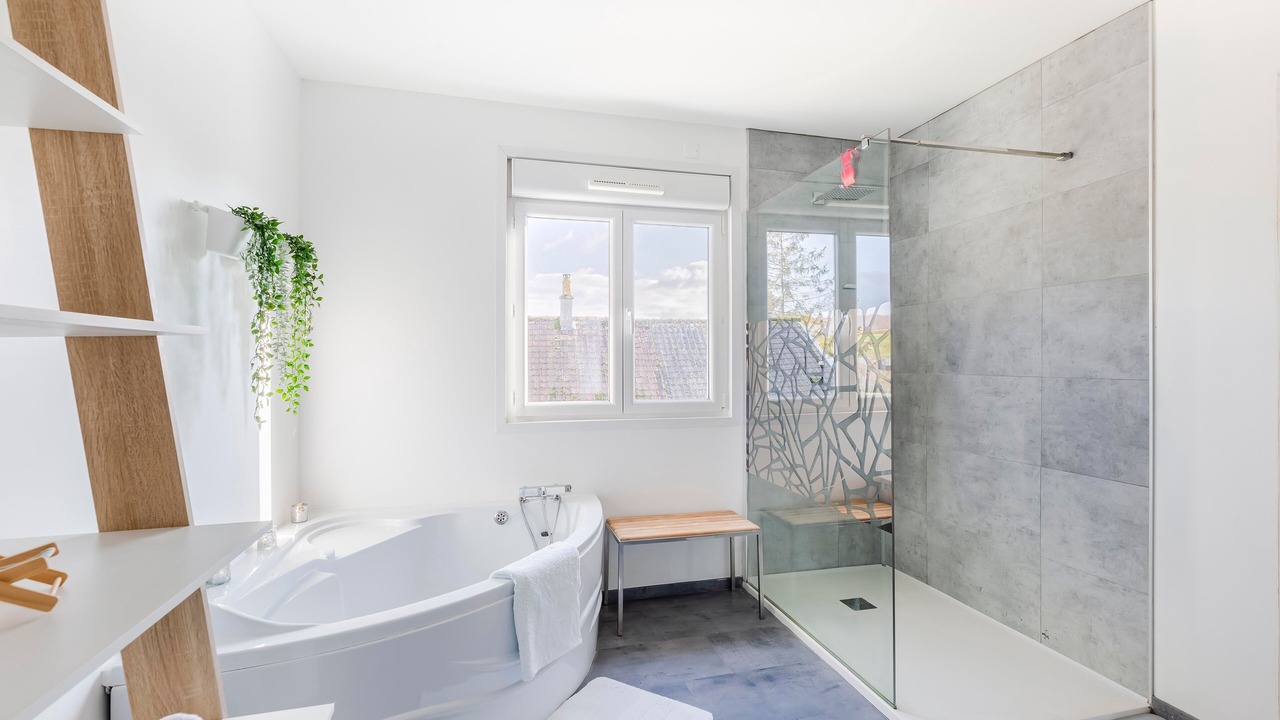 Photo of Bathroom in Bouvaincourt-sur-Bresle