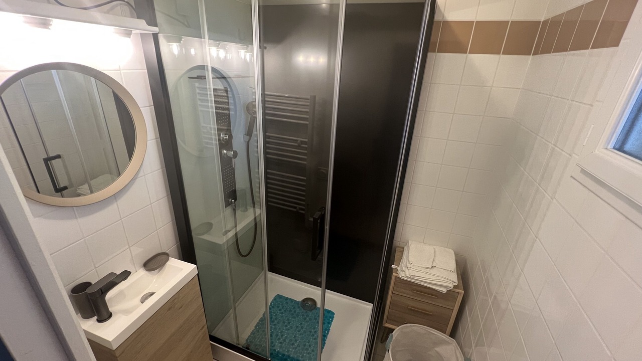 Photo of Bathroom in Equemauville