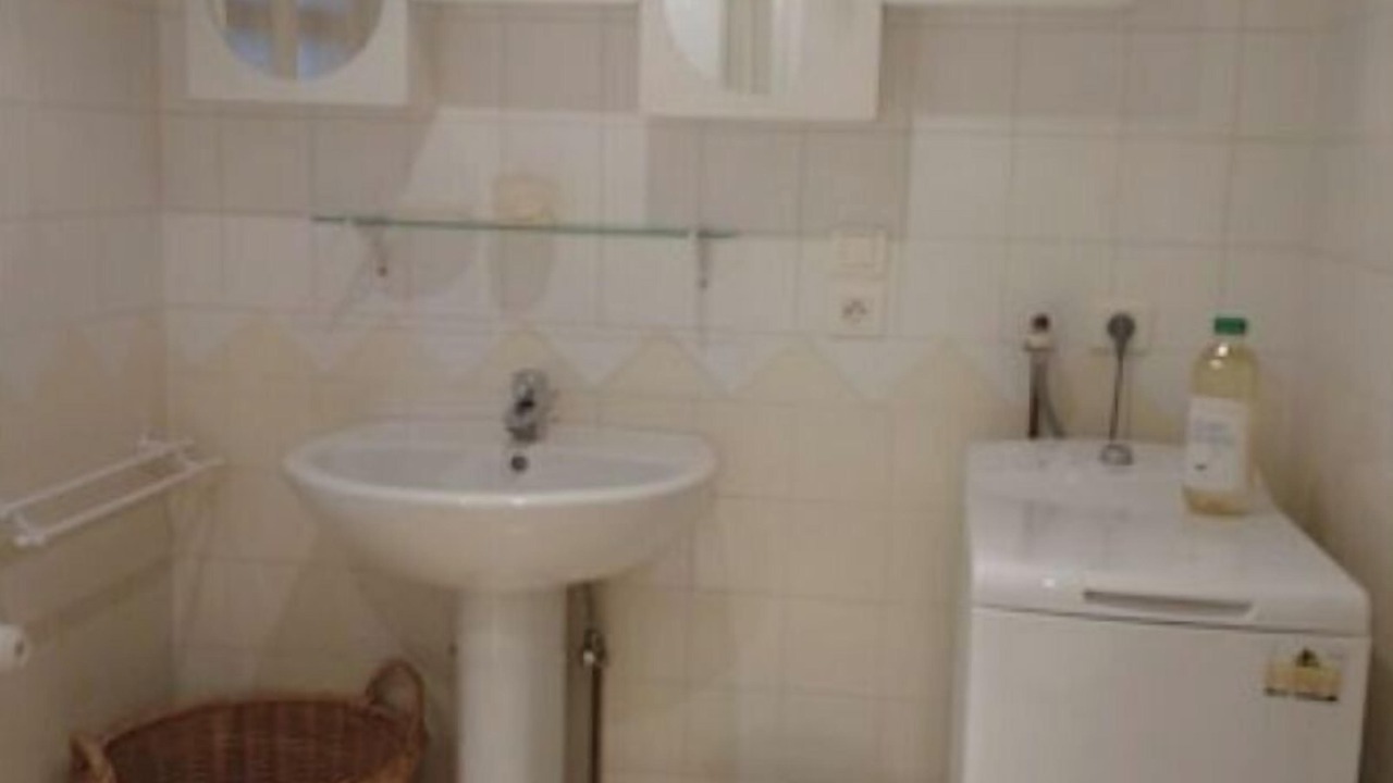 Photo of Bathroom in Barr