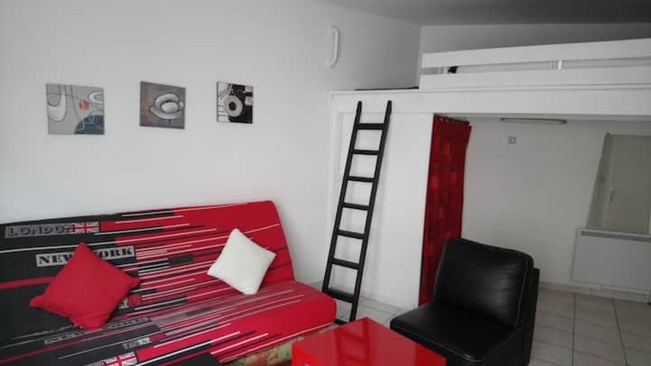 Photo of Livingroom in Courlancy