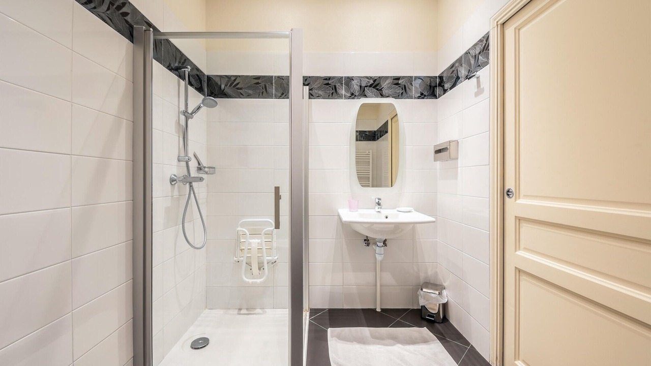 Photo of Bathroom in Paluel