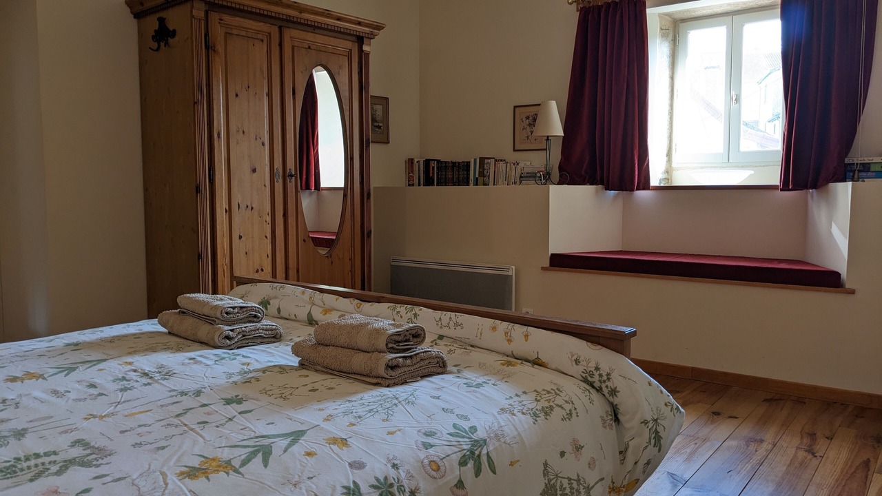 Photo of Bedroom in Saint-Gengoux-le-National