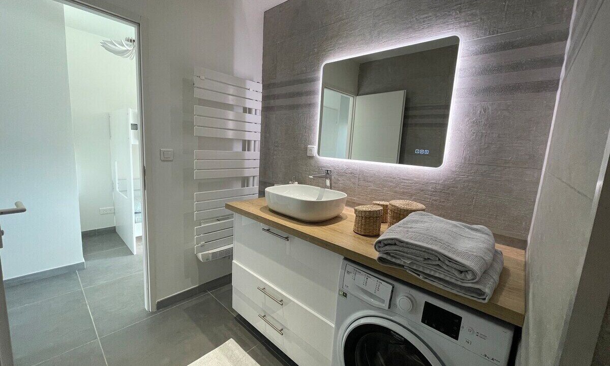 Photo of Bathroom in Les Attaques