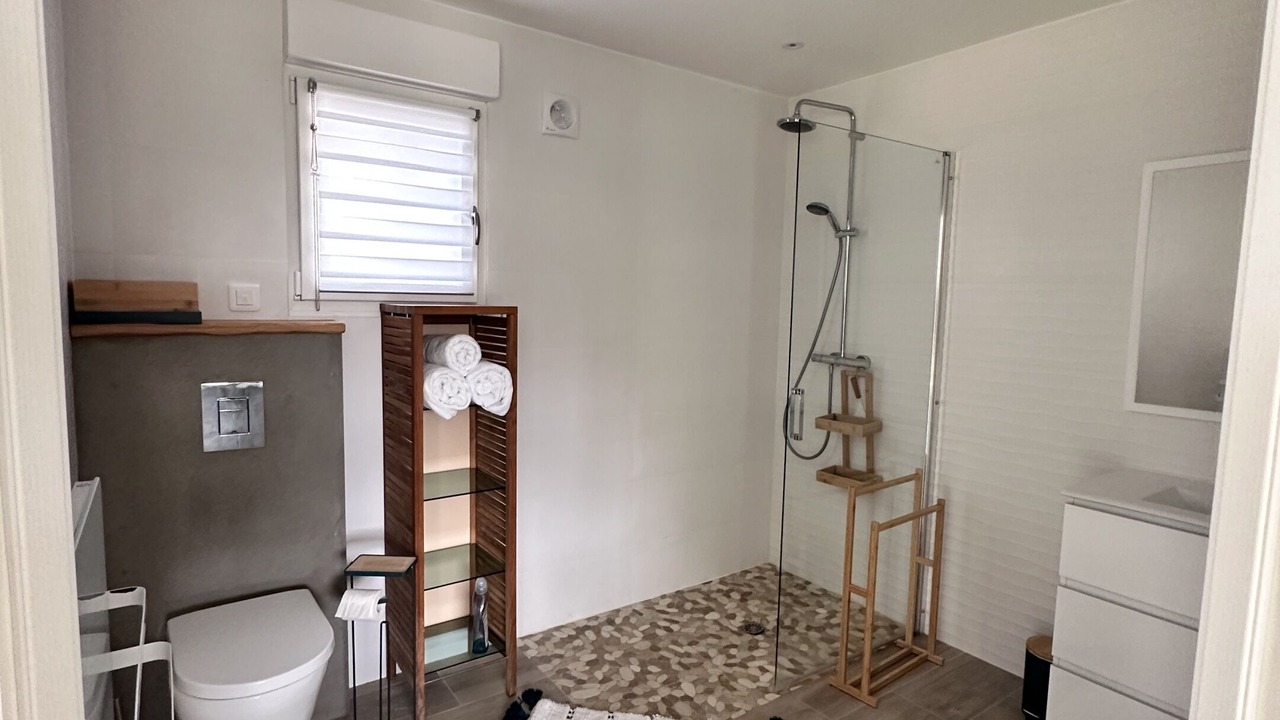 Photo of Bathroom in Les Attaques