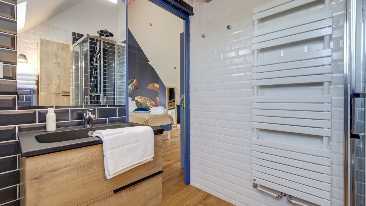 Photo of Bathroom in Boue