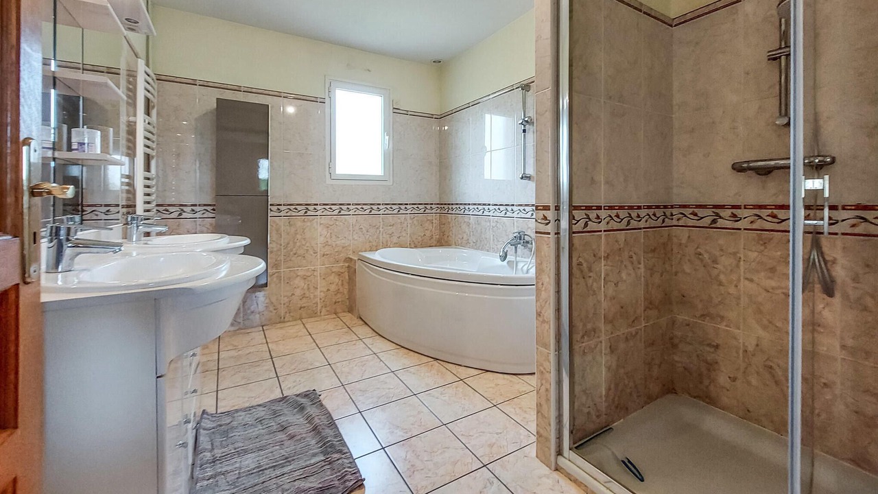 Photo of Bathroom in Saint-Pierre-de-Varengeville
